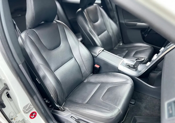 Volvo XC 60 cena 89800 przebieg: 103800, rok produkcji 2016 z Janowiec Wielkopolski małe 497